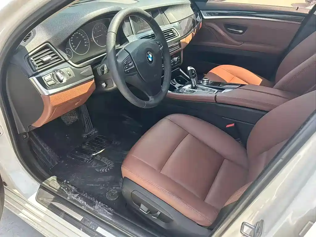 BMW 5 Series — миниатюра 4
