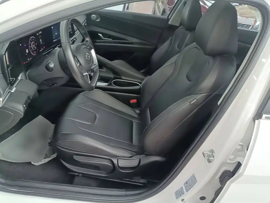Hyundai Elantra — миниатюра 15