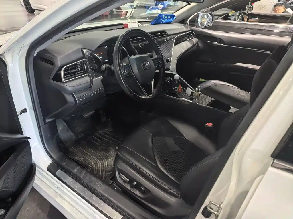 Toyota Camry — миниатюра 5