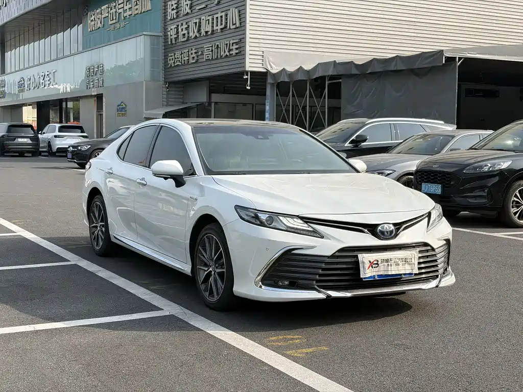 Toyota Camry — миниатюра 3