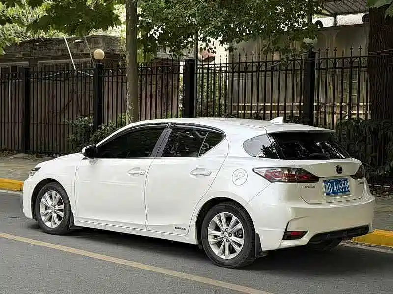 Lexus CT — миниатюра 7