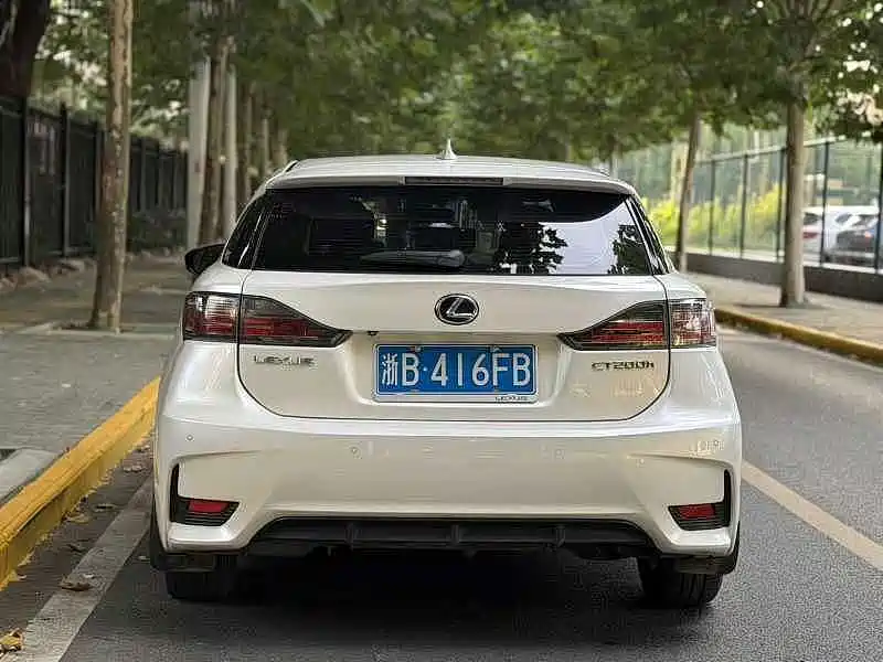 Lexus CT — миниатюра 8