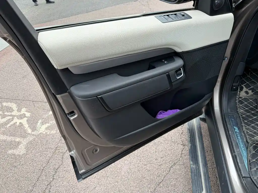 Land Rover Discovery — миниатюра 6