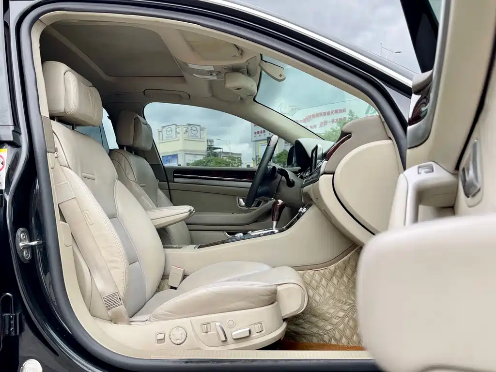 Audi A8 — миниатюра 10