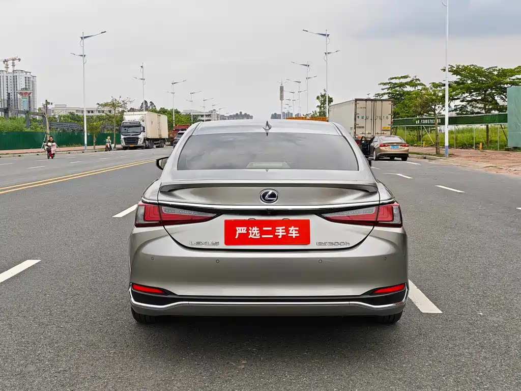 Lexus ES — миниатюра 8