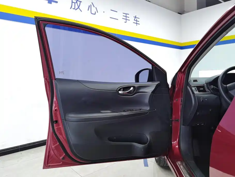 Nissan Tiida — миниатюра 7