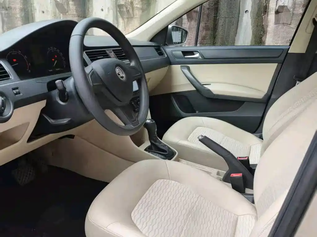 Skoda Rapid — миниатюра 5