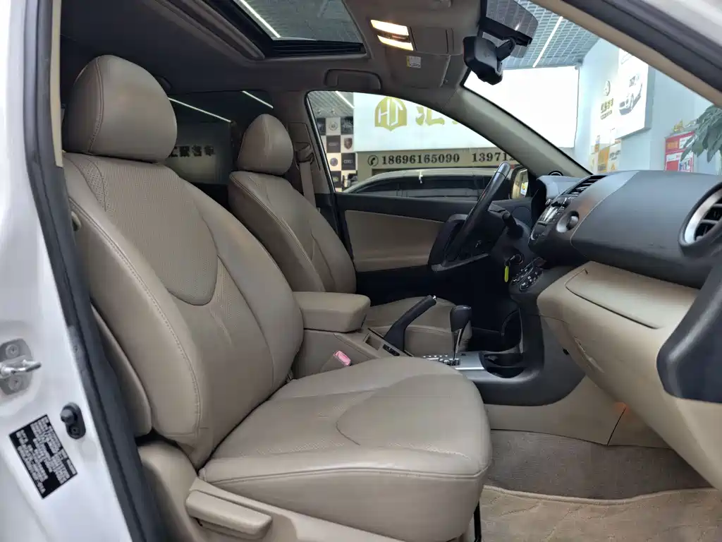 Toyota RAV4 — миниатюра 18