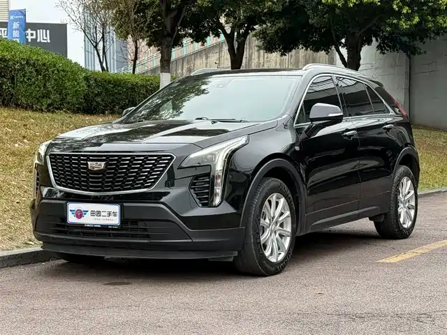 CADILLAC XT4