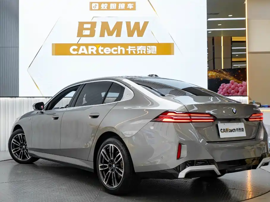 BMW 5 Series — миниатюра 6