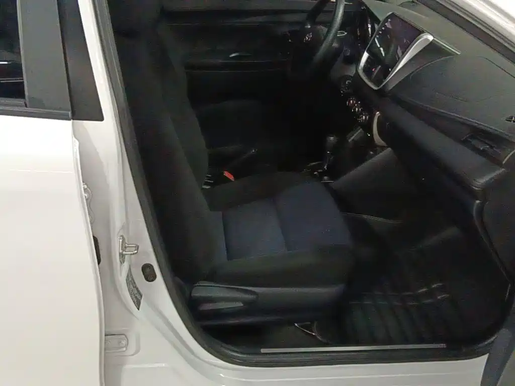 Toyota Yaris L — миниатюра 25