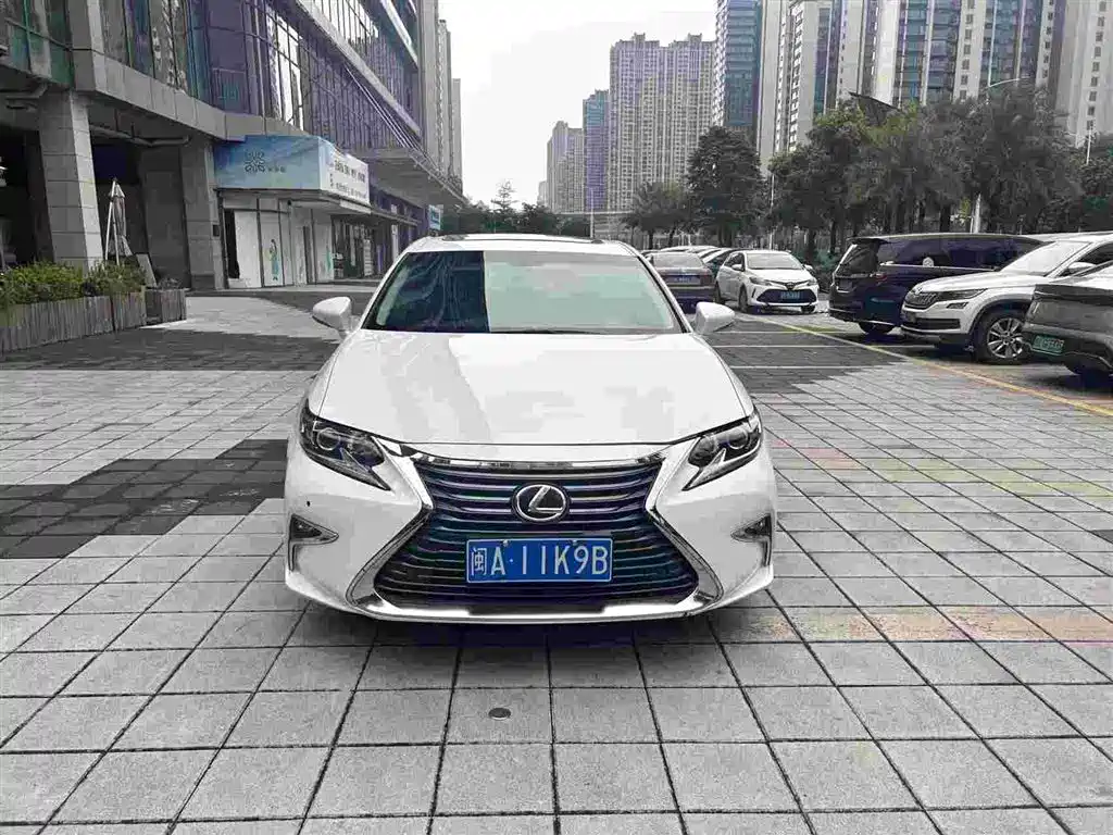 Lexus ES 2018