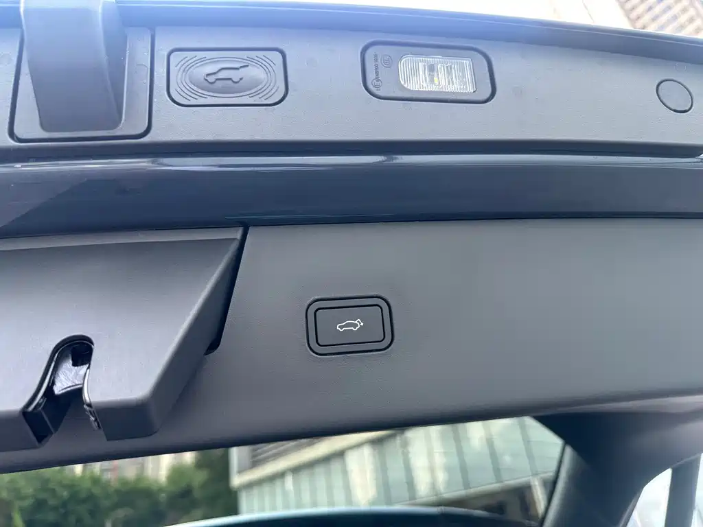 Volvo XC70 PHEV — миниатюра 18