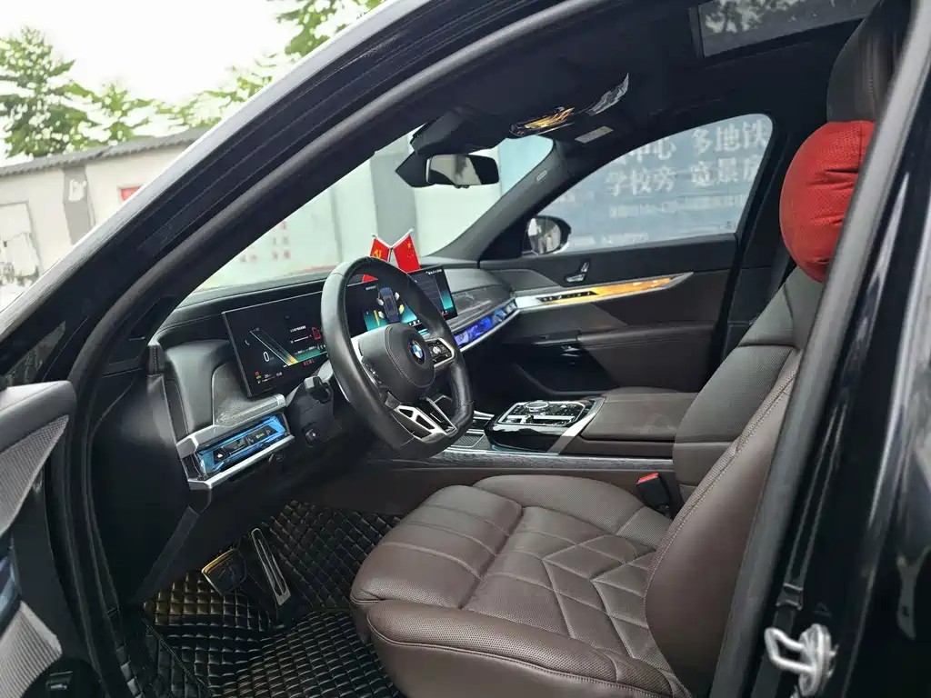 BMW 7 Series — миниатюра 5