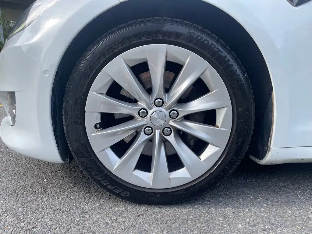 Tesla Model S — миниатюра 10