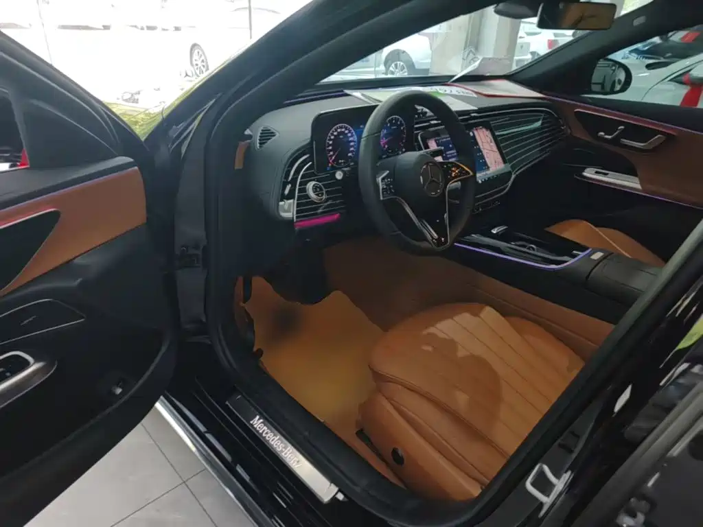 Mercedes-Benz E-Class — миниатюра 16