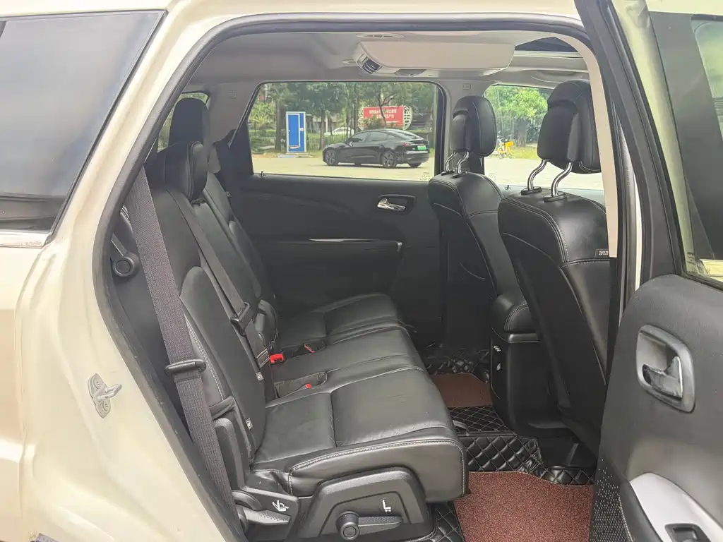 Dodge Journey — миниатюра 12