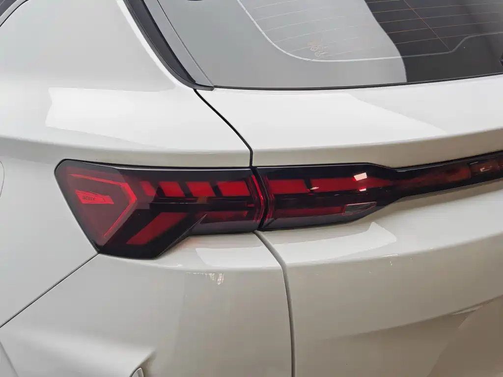 Geely Binyue — миниатюра 7