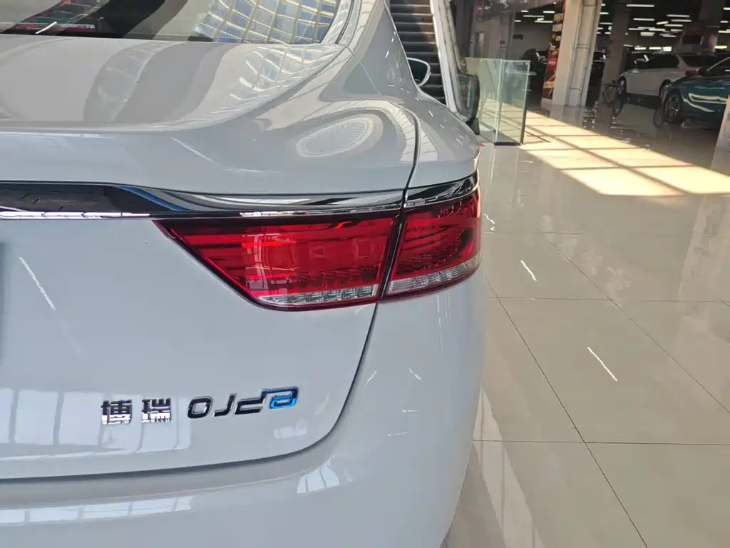 Geely Borui Hybrid — миниатюра 24