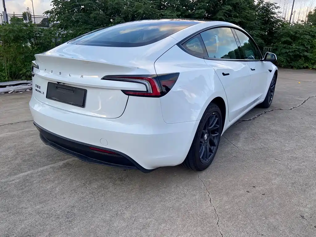 Tesla Model 3 — миниатюра 14