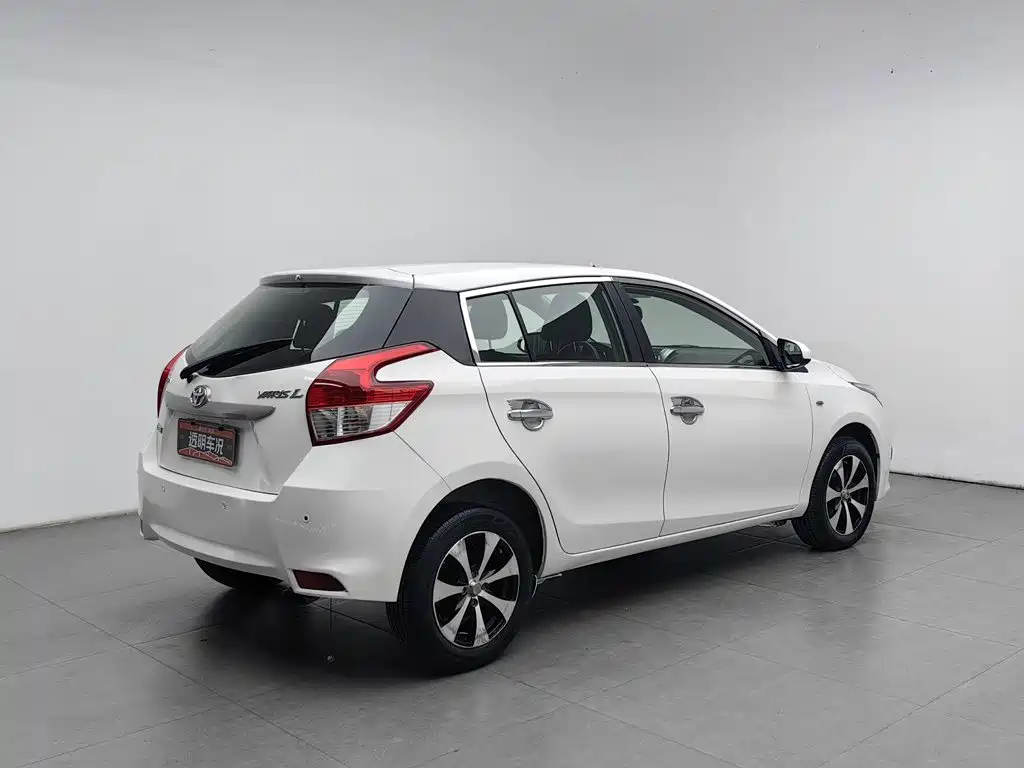 Toyota Yaris L — миниатюра 2