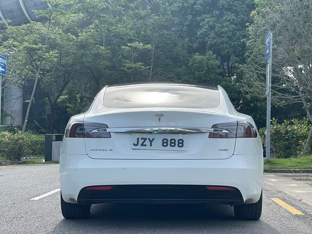 Tesla Model S — миниатюра 6