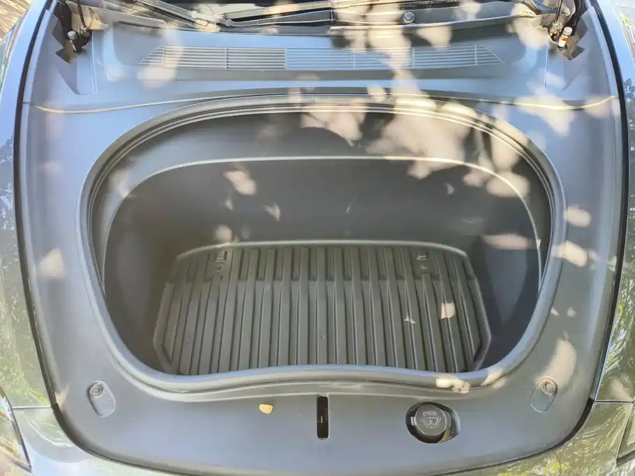 Tesla Model 3 — миниатюра 10