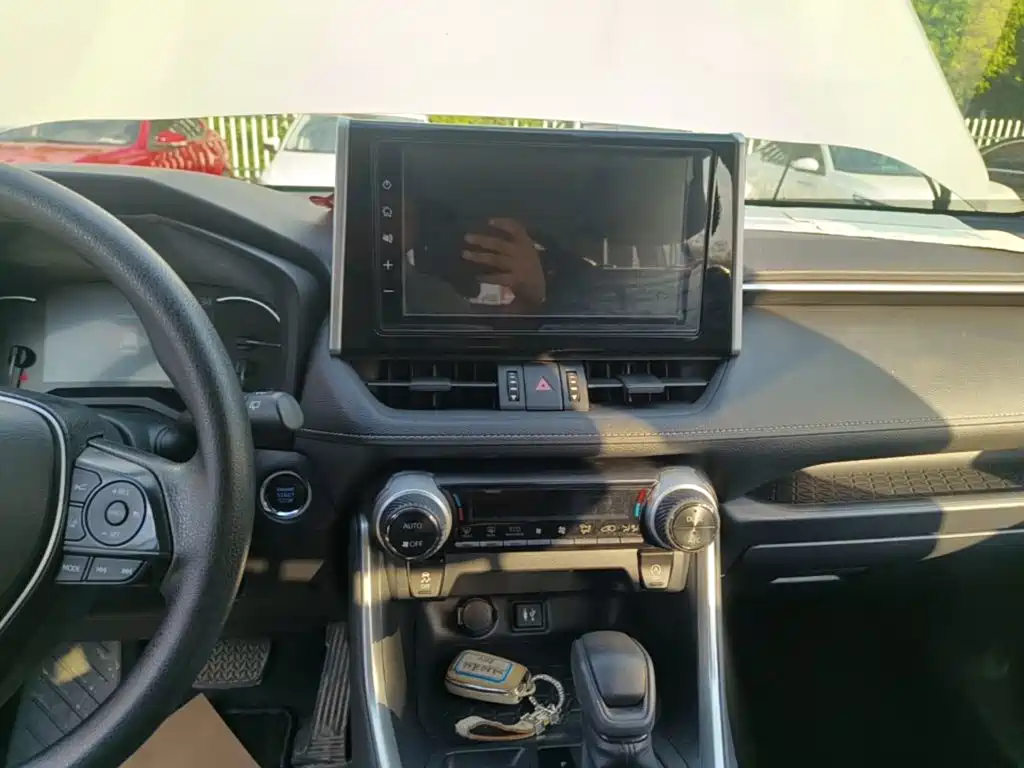 Toyota RAV4 — миниатюра 13