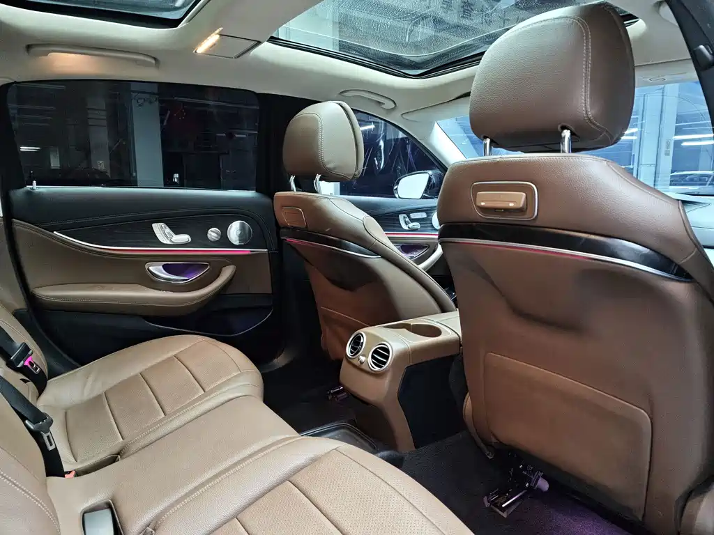 Mercedes-Benz E-Class — миниатюра 11
