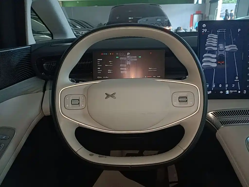 XPeng X9 — миниатюра 11