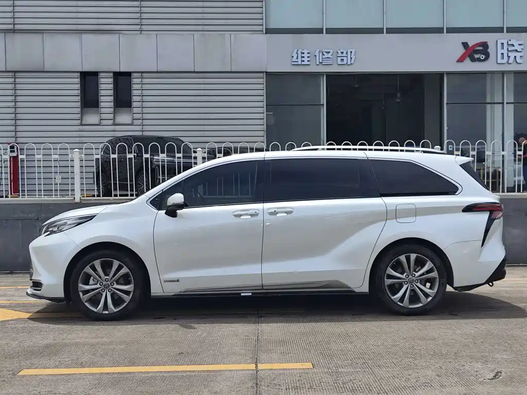 Toyota Sienna — миниатюра 4