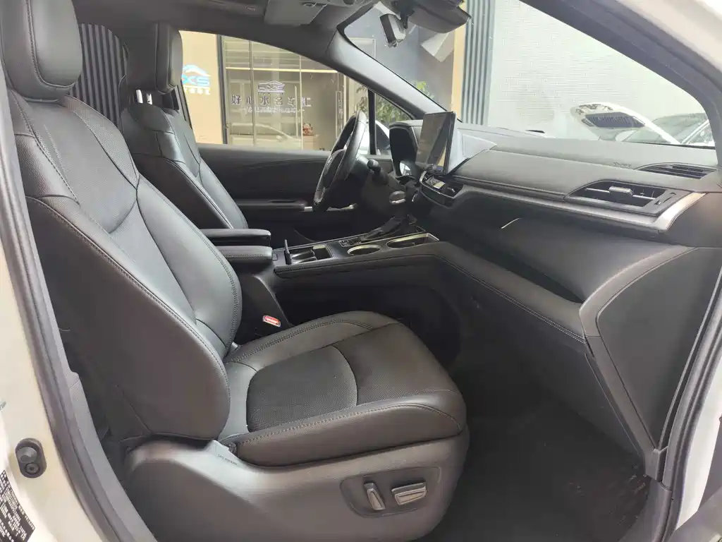 Toyota Sienna — миниатюра 10