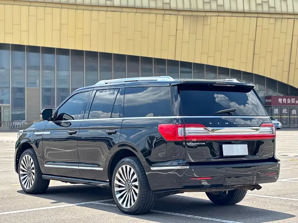 Lincoln Navigator — миниатюра 8