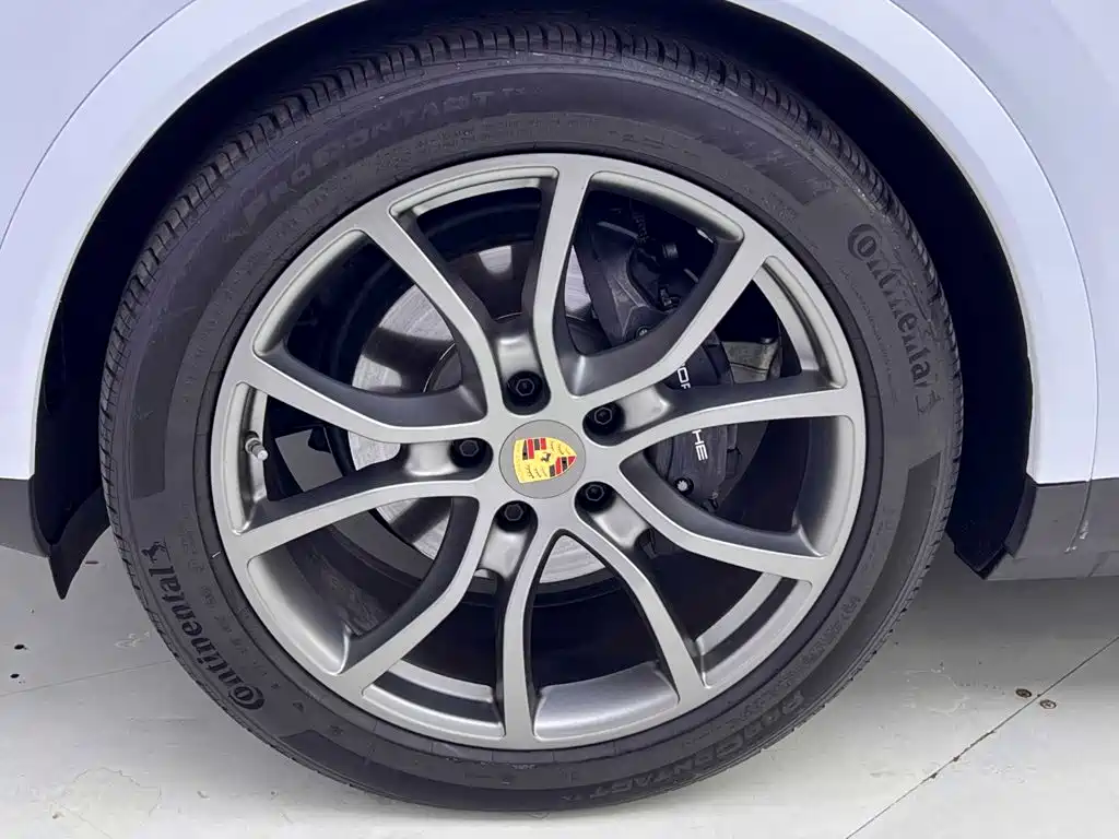 Porsche Cayenne Hybrid — миниатюра 12