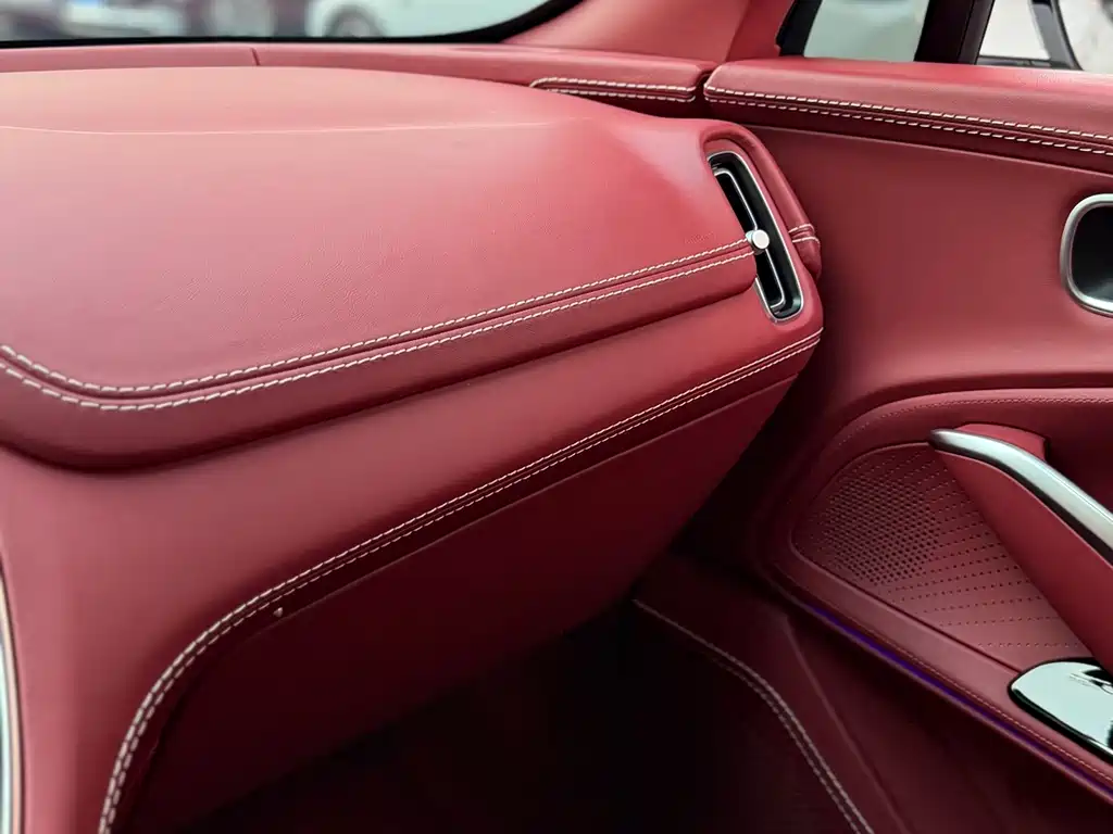 Aston Martin DBX — миниатюра 21