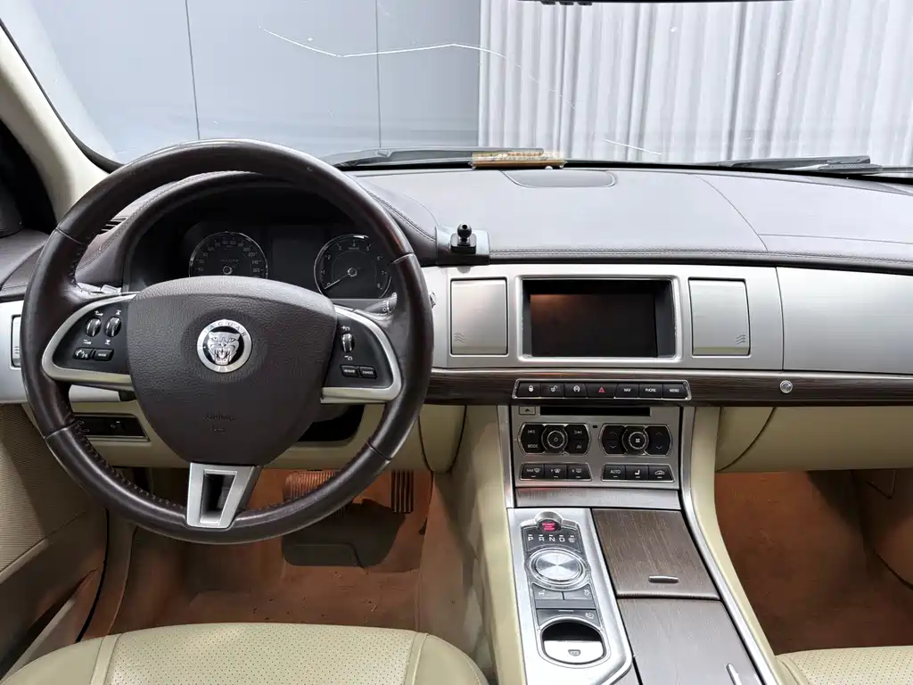 Jaguar XF — миниатюра 14