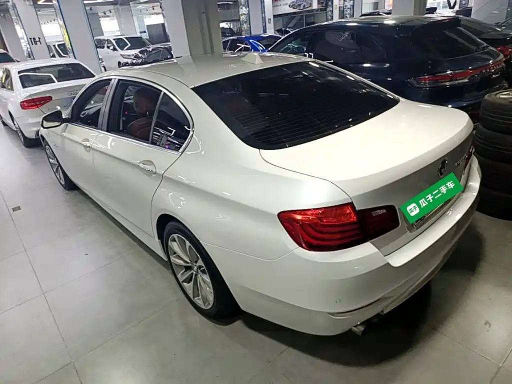 BMW 5 Series — миниатюра 5