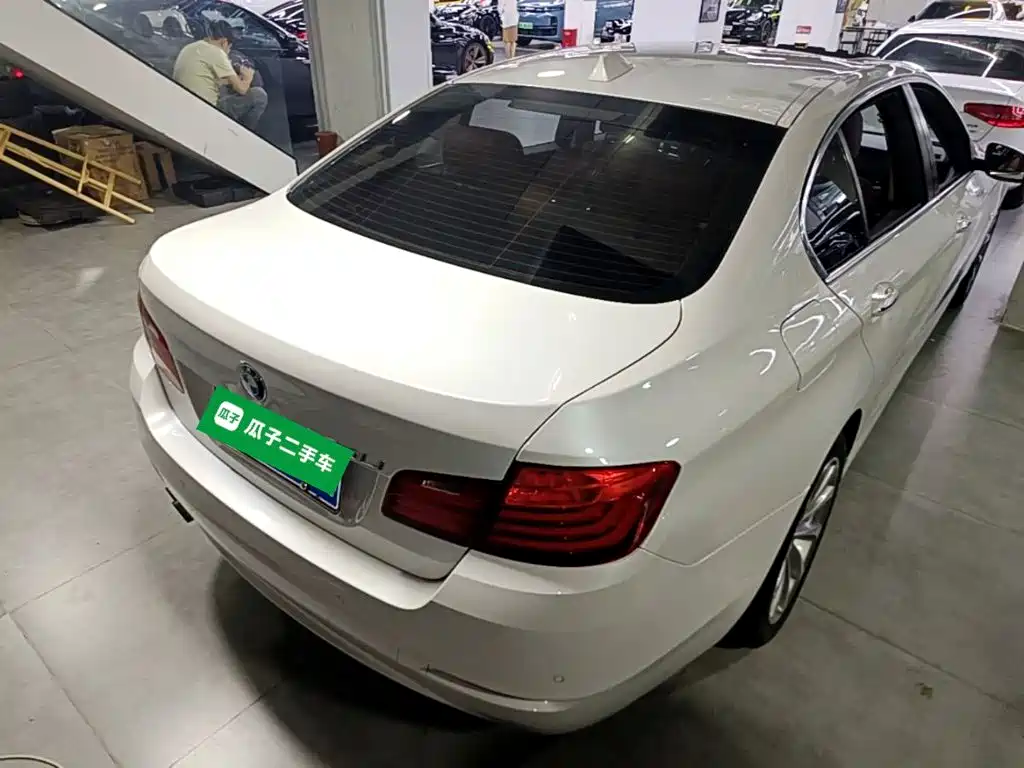 BMW 5 Series — миниатюра 7