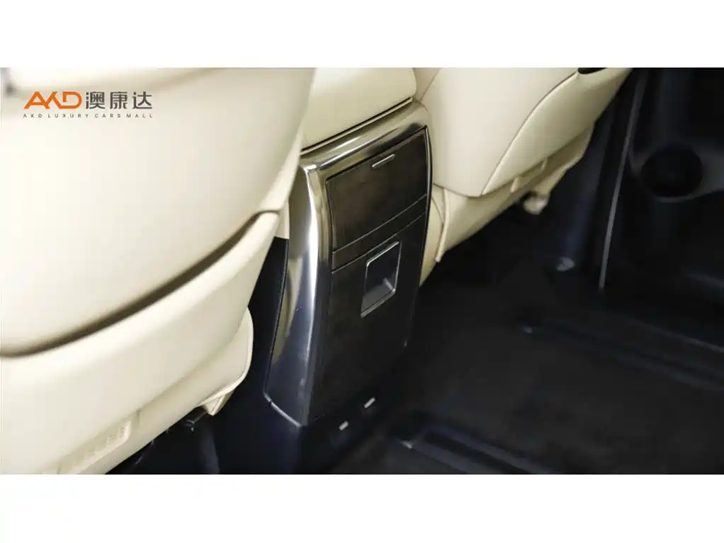 Toyota Alphard — миниатюра 10