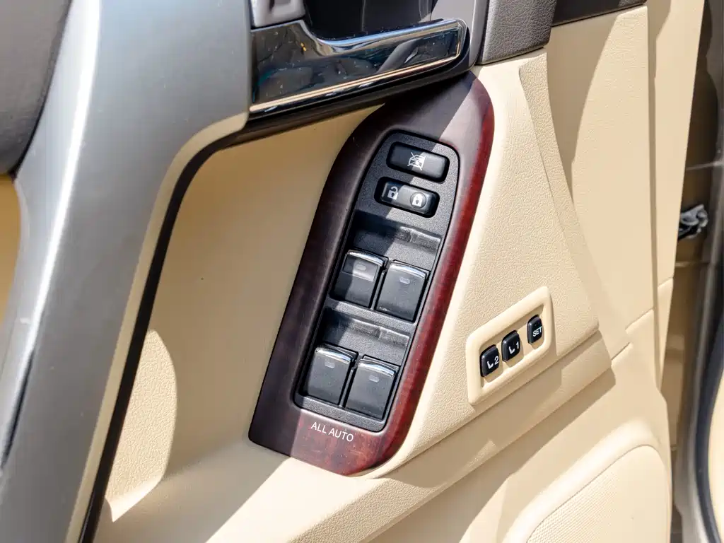 Toyota Prado — миниатюра 8