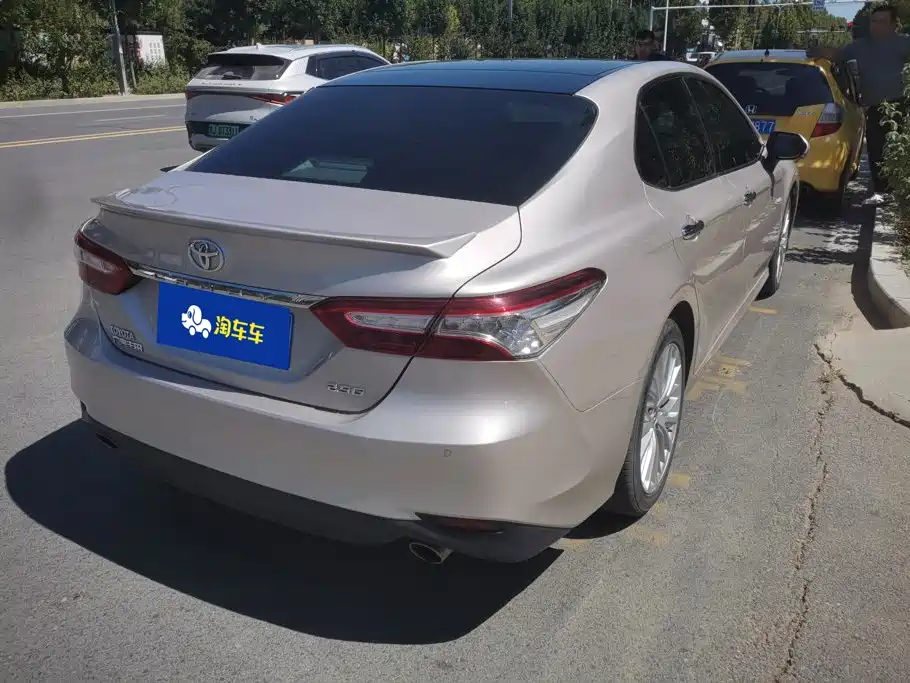 Toyota Camry — миниатюра 3