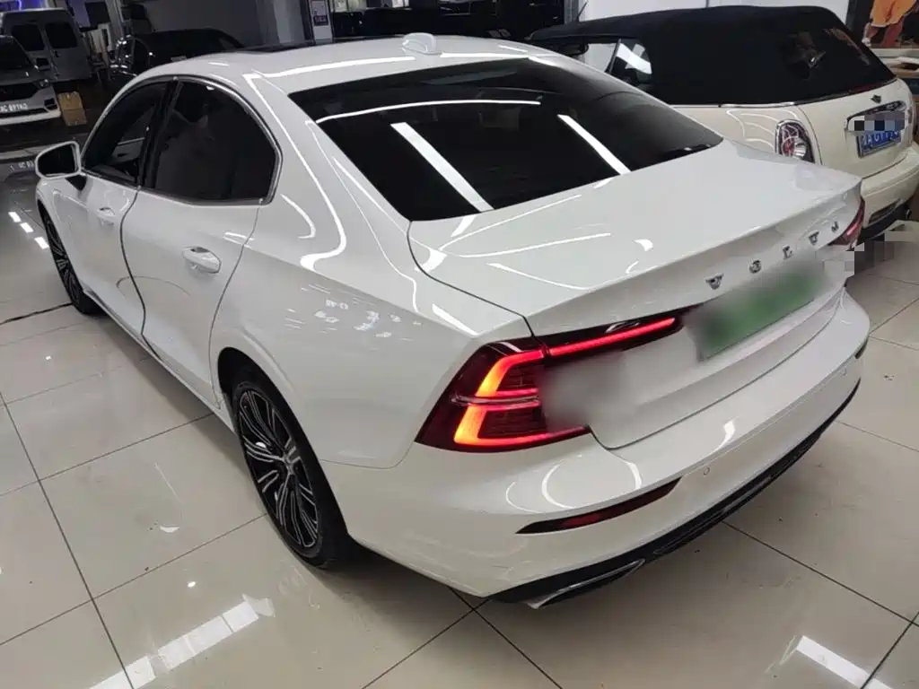 Volvo S60 PHEV — миниатюра 5