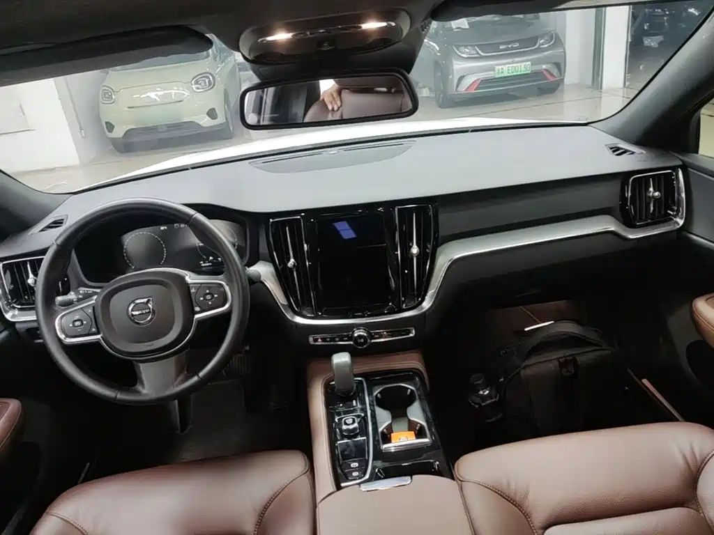 Volvo S60 PHEV — миниатюра 10