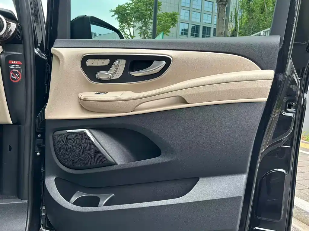 Mercedes-Benz V-Class — миниатюра 12