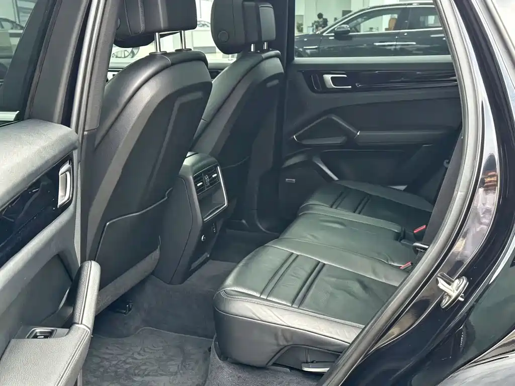 Porsche Cayenne — миниатюра 6