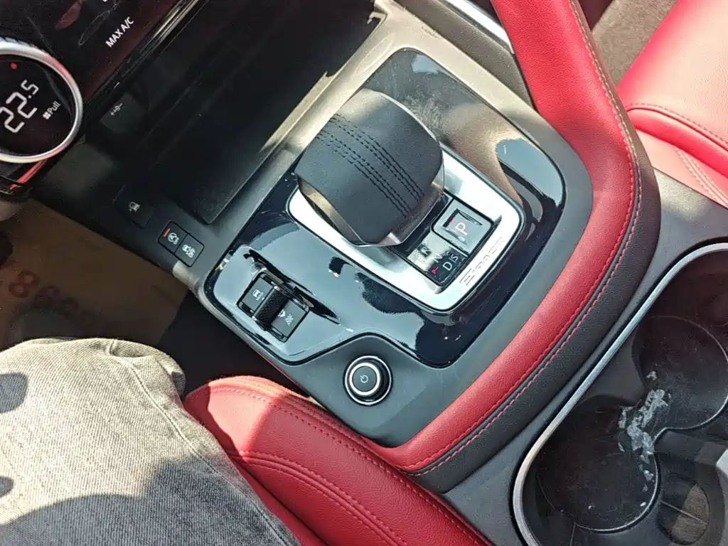 Jaguar E-PACE — миниатюра 14