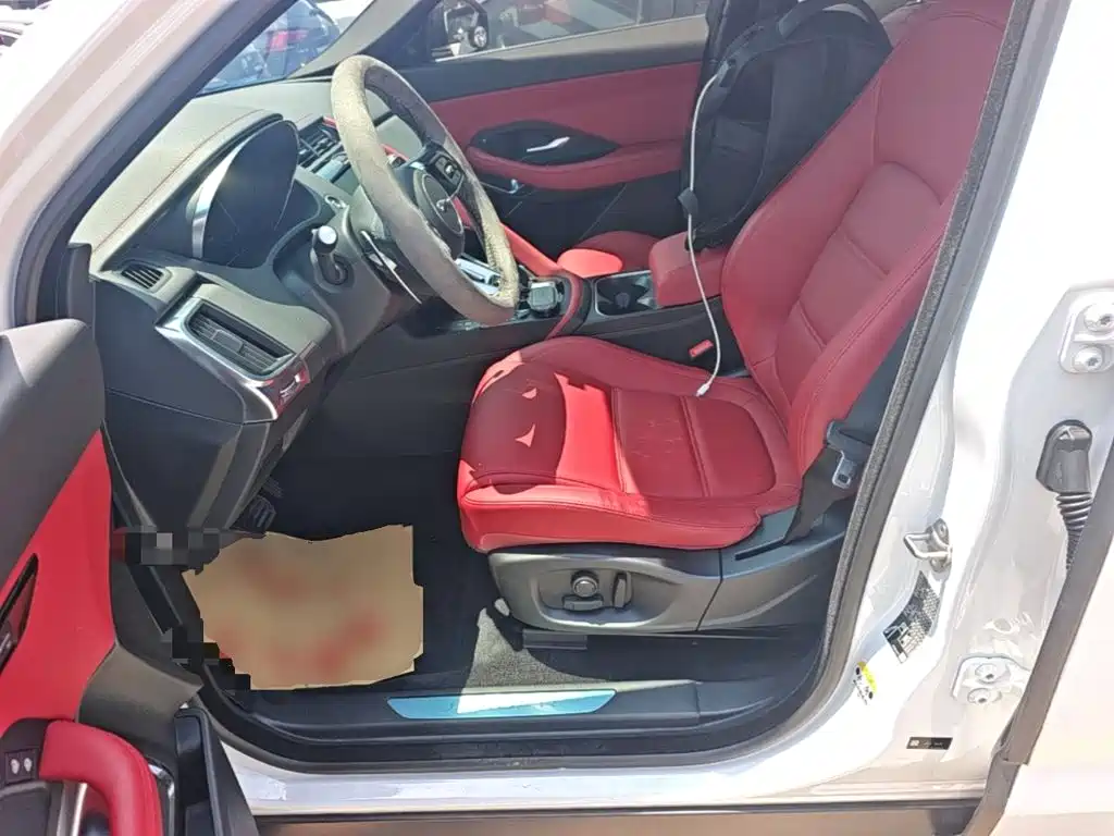 Jaguar E-PACE — миниатюра 15
