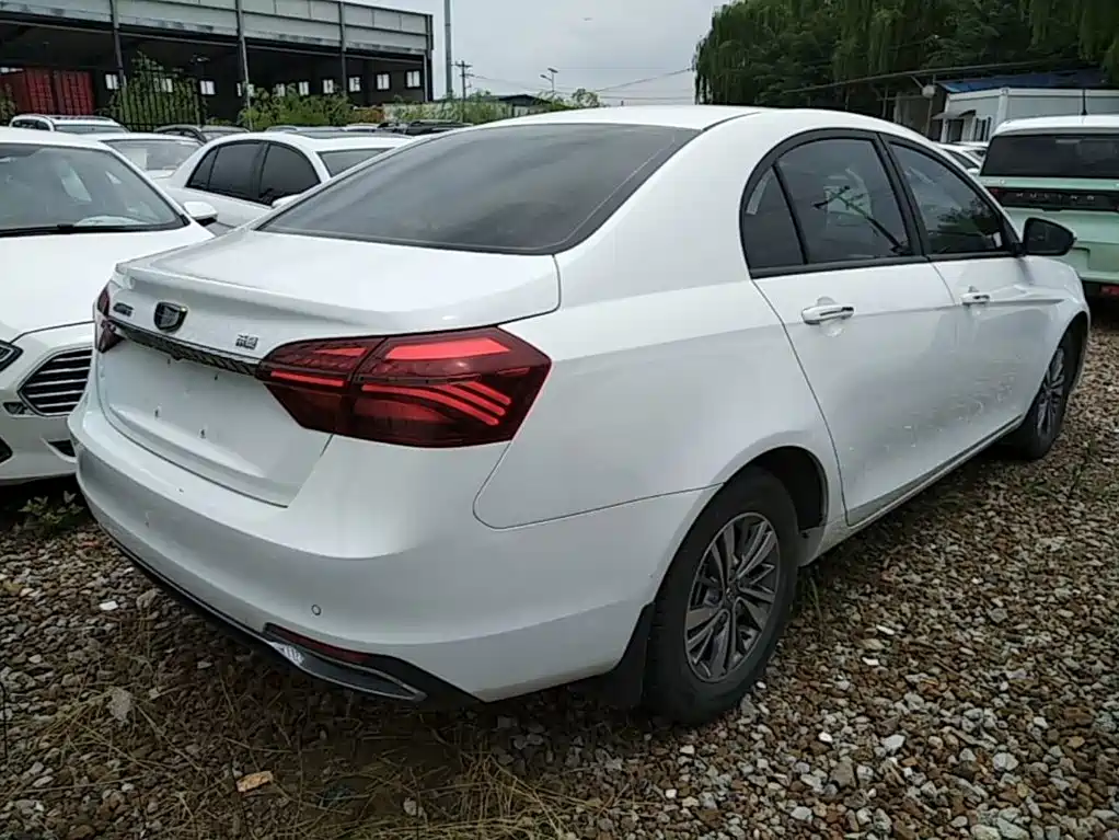 Geely Emgrand — миниатюра 7