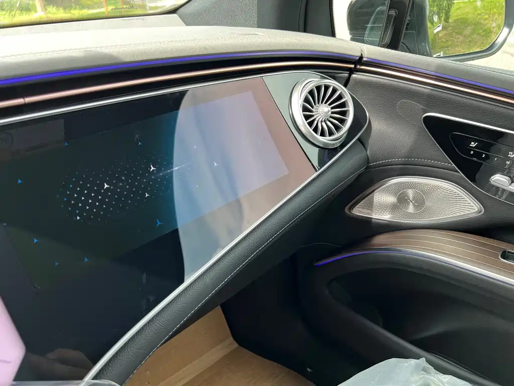 Mercedes-Benz EQS SUV — миниатюра 12