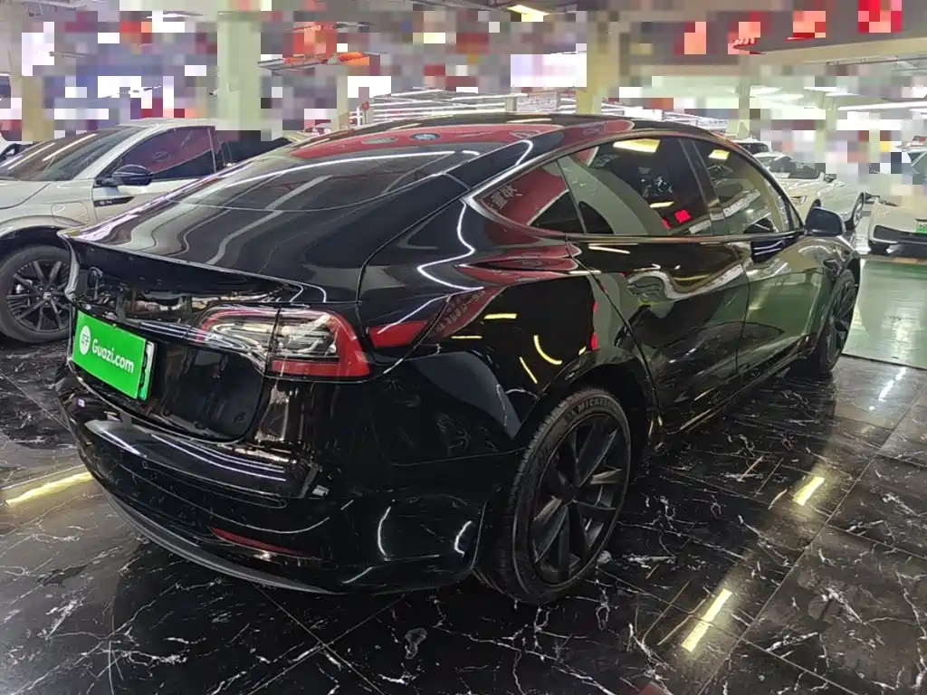 Tesla Model 3 — миниатюра 7
